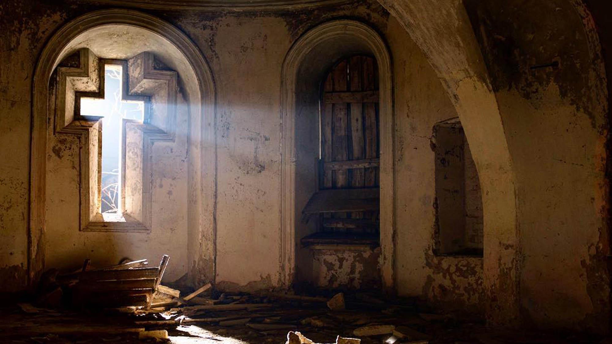 Read more about the article Photographer Reveals Stunning Abandoned Russian Churches Vanishing After Decades Of Neglect